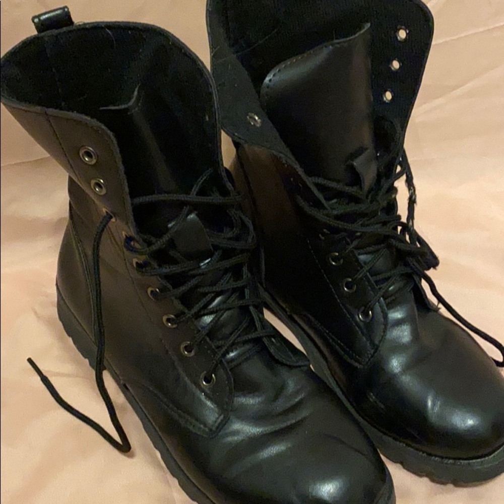 Combat boots